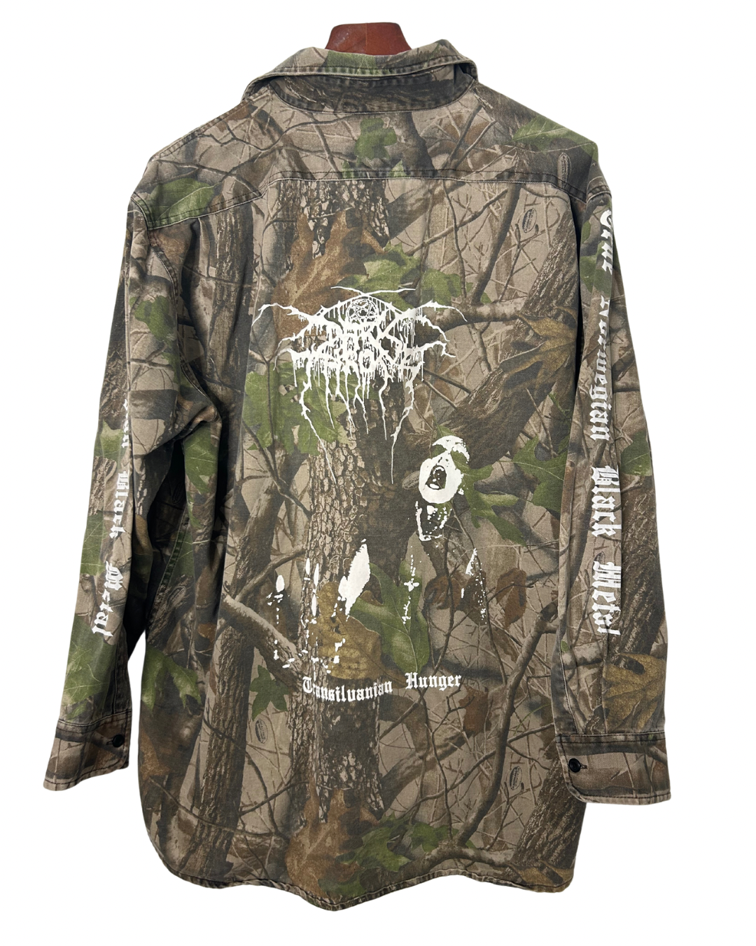 V4. Button Up Camo Dark Throne